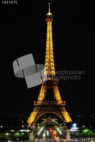 Image of eiffet tower in paris at night