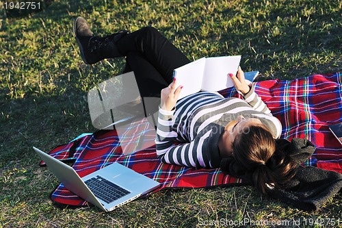 Image of teen girl study outdoor
