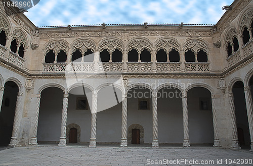 Image of Patio del Colegio de San Gregorio