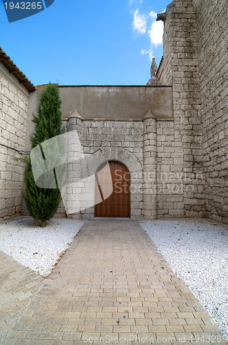 Image of Simancas church door 