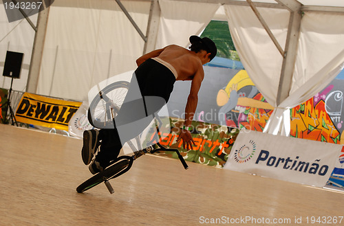 Image of Aborigino Stuart in the Flatland Field Control'07