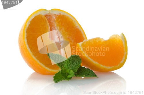 Image of Orange fruit segment and mint leaf 