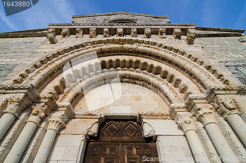 Image of Wamba Romanesque church entrance