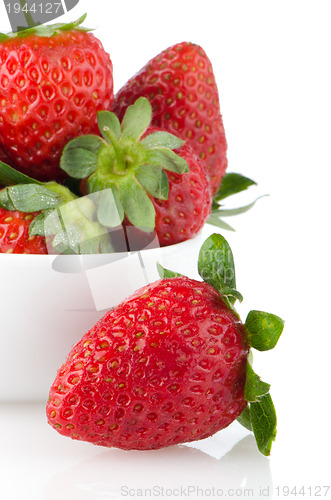 Image of Fresh strawberries in bowl