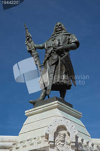Image of Count Pedro Ansurez statue