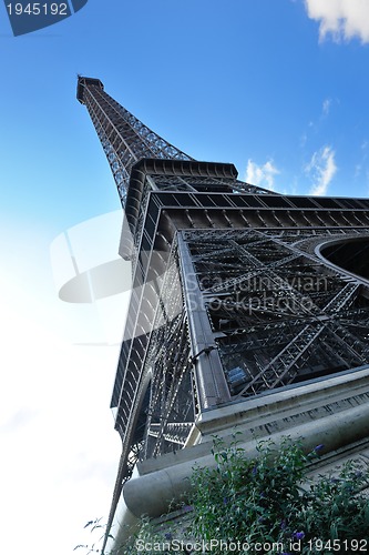 Image of eiffel tower in paris at day