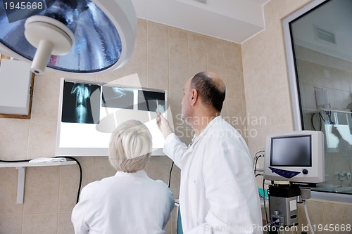 Image of veterinarian and assistant in a small animal clinic