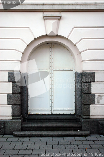 Image of Entrance in stone and steel