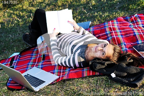 Image of teen girl study outdoor