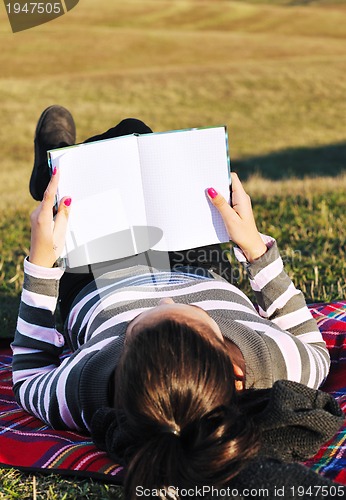 Image of teen girl study outdoor