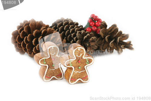 Image of Gingerbread men and pine cones (focus on gingerbread men)