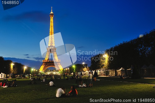 Image of eiffet tower in paris at night