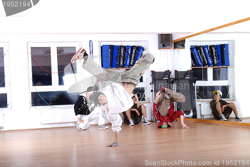 Image of .break dancing