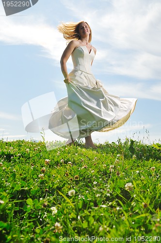 Image of bride outdoor