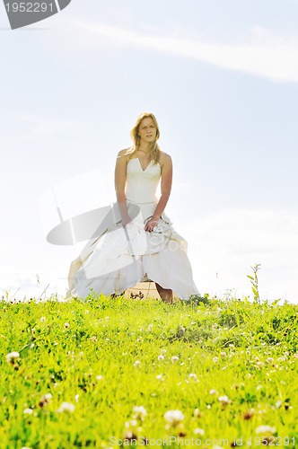 Image of bride outdoor