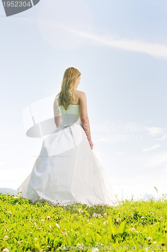 Image of bride outdoor