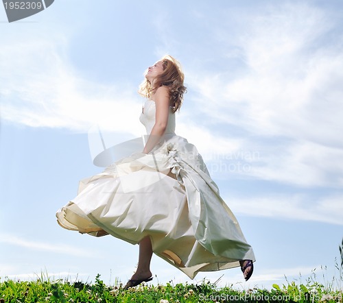 Image of bride outdoor