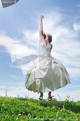 Image of bride outdoor