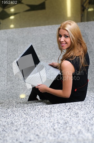 Image of business woman laptop 