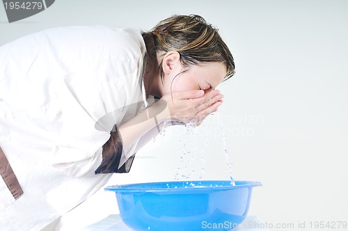 Image of woman face wash