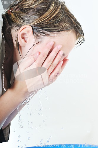 Image of woman face wash