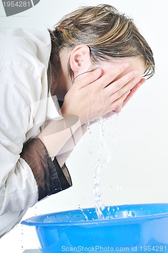 Image of woman face wash