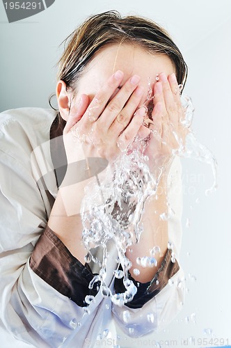 Image of woman face wash