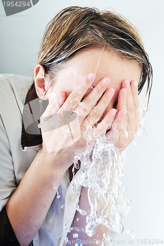 Image of woman face wash