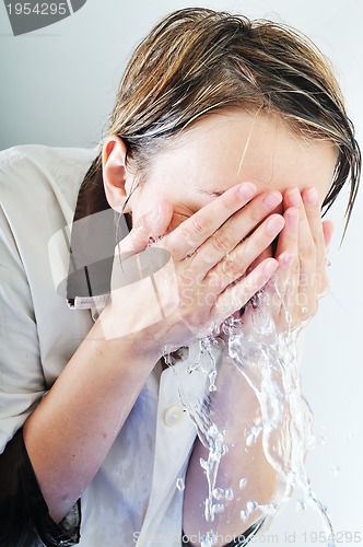 Image of woman face wash