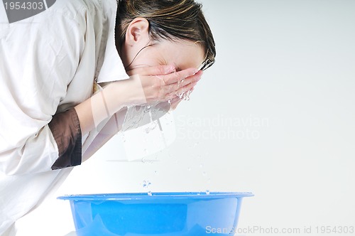 Image of woman face wash