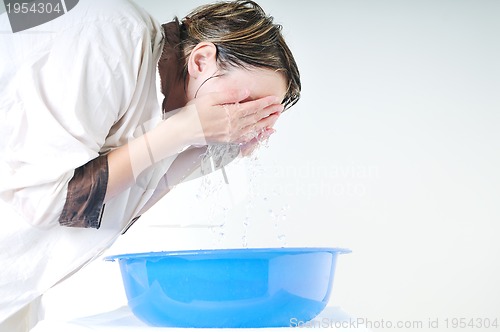 Image of woman face wash
