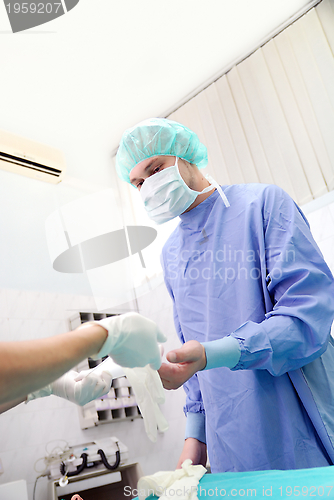 Image of surgeon in surgery room