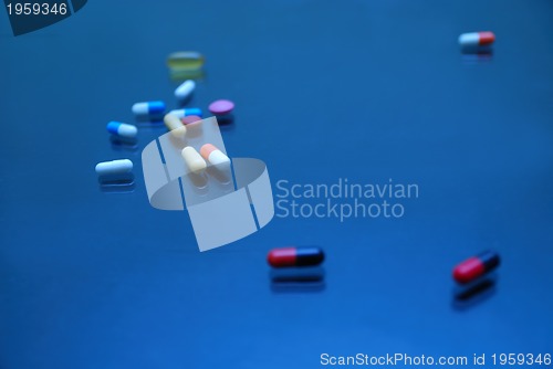 Image of pills on glosy surface