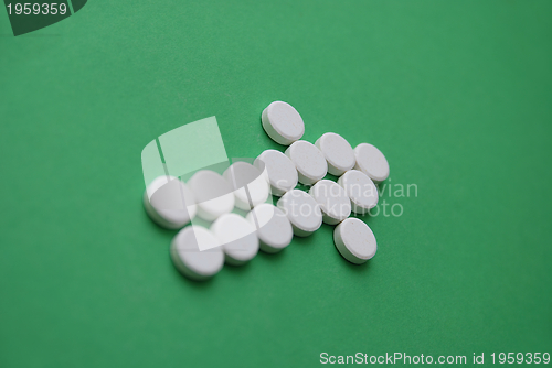 Image of tablets in arrow formation