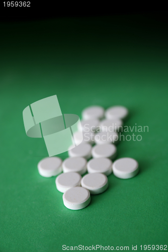 Image of tablets in arrow formation