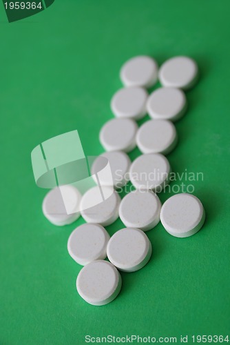 Image of tablets in arrow formation