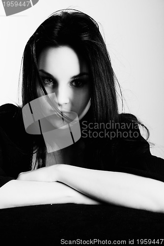 Image of brunette woman