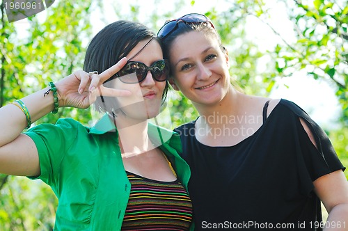 Image of woman pragnant outdoor with friend