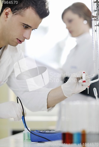 Image of students couple in lab