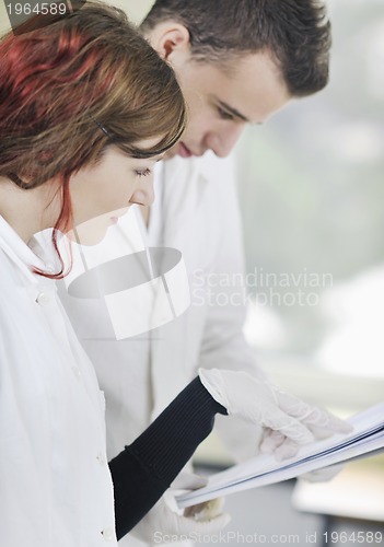 Image of students couple in lab