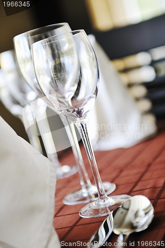 Image of glasses in restaurant