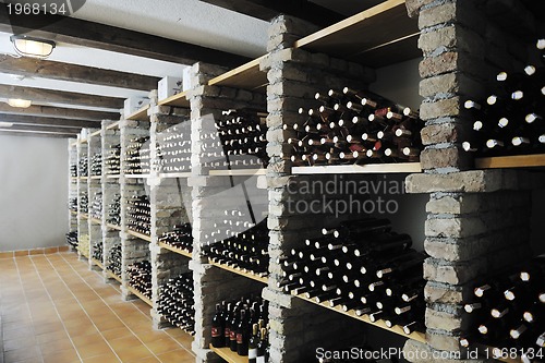 Image of vine bottles 