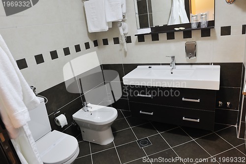 Image of hotel bathroom