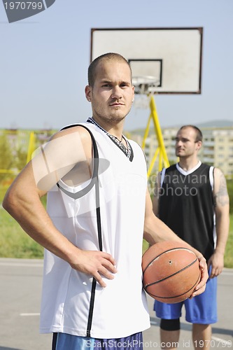 Image of basketball players team