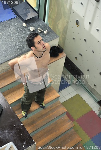 Image of man exercise sport climbing