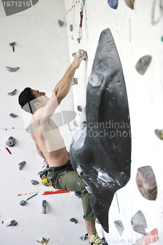 Image of man exercise sport climbing