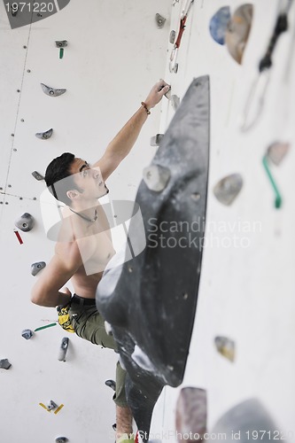 Image of man exercise sport climbing