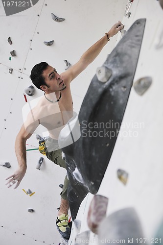 Image of man exercise sport climbing