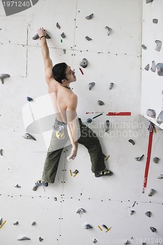 Image of man exercise sport climbing