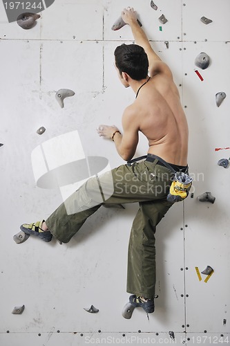 Image of man exercise sport climbing